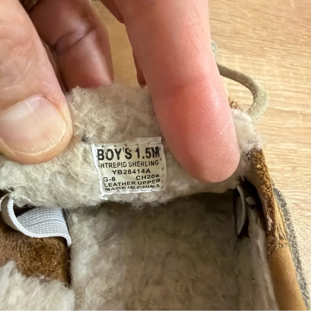 Sperry details brand